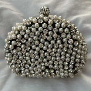 “Diamond & Pearl” Encrusted Event Clutch • No Brand Name